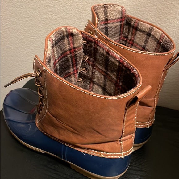 Very cute duck boots - Picture 3 of 3